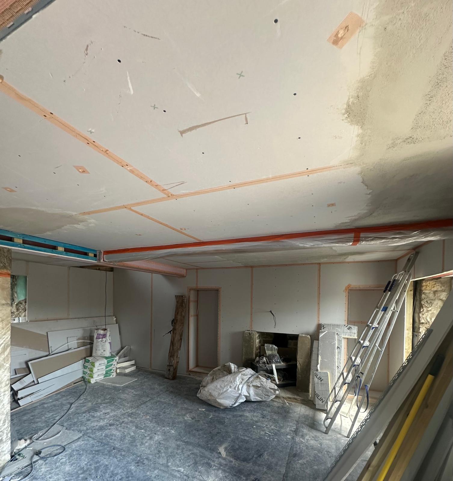 Plasterboard dry lining installation